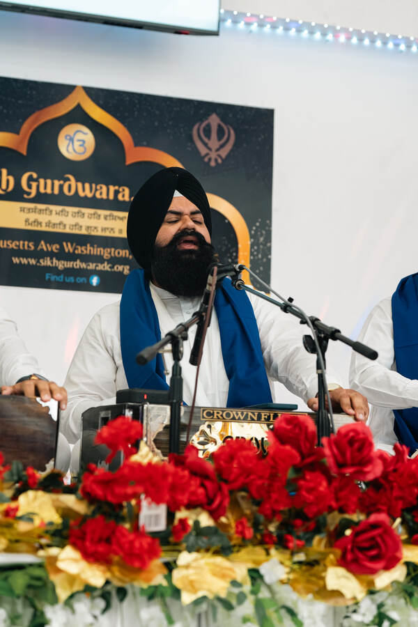 Ragi leading kirtan on harmonium