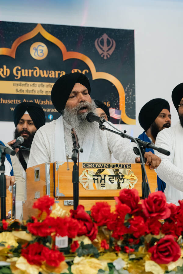 Ragi singing with harmonium, blue chunni