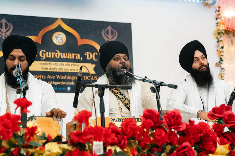 Jatha performing kirtan