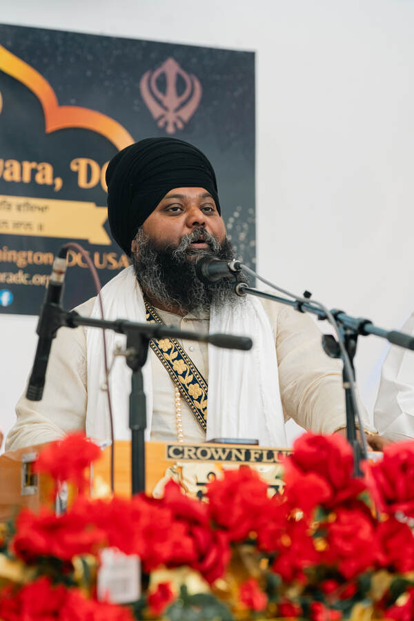 Sangat gathered for kirtan